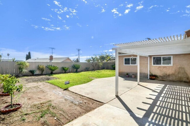 Building Photo - 1101 Calle Vista Ave