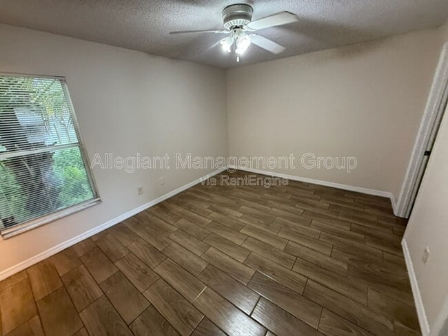 Building Photo - 2362 Harbor Town Dr