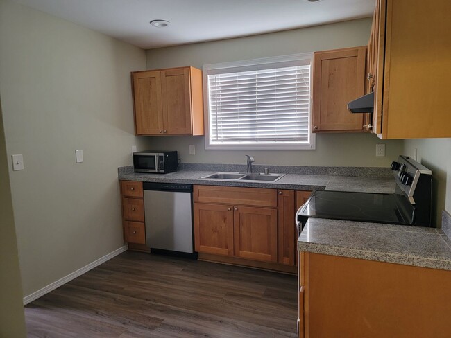 Building Photo - Cozy 1 bedroom 1 bath newly remodeled apar...