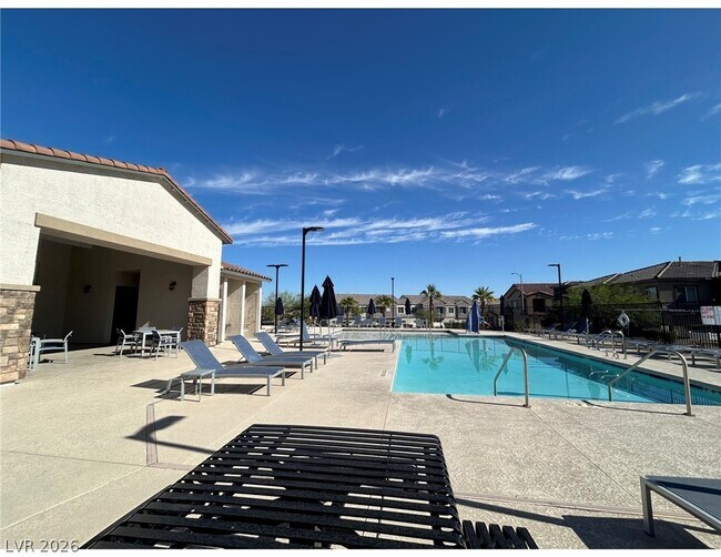 Building Photo - 227 Callen Falls Ave