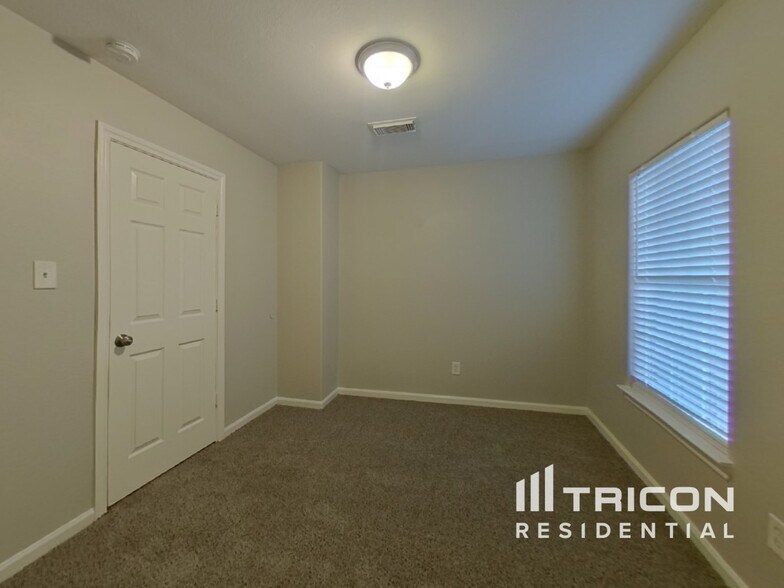 Building Photo - 10935 Mockingbird Pl