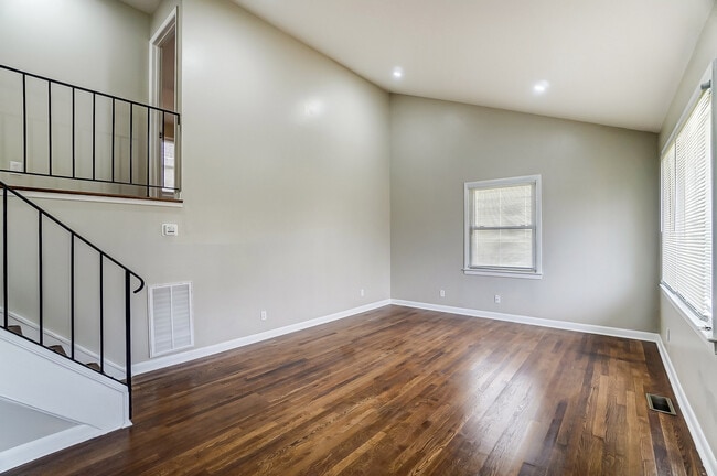 Building Photo - 717 Forest Dr