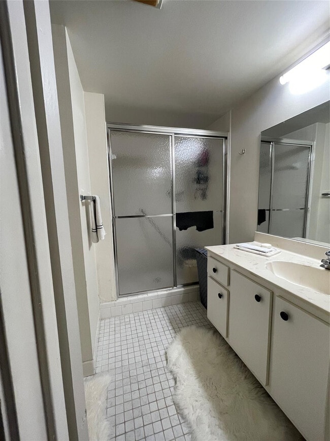 Building Photo - 16141 Blatt Blvd