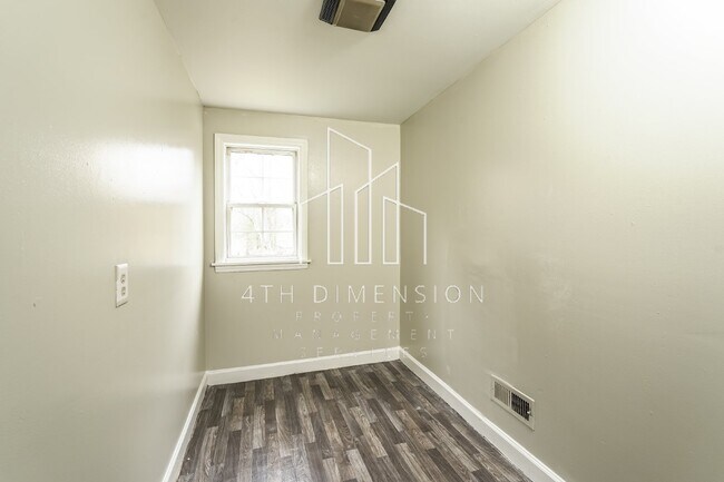 Building Photo - Charming 4-Bedroom Rental with Hardwood Fl...