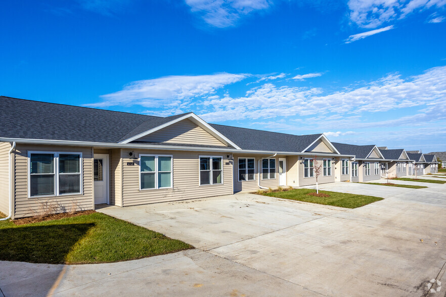 Primary Photo - Valley Bluff Townhomes