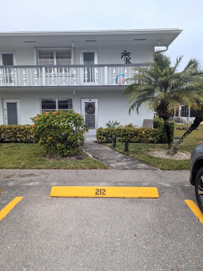 Building Photo - 212 Northampton K