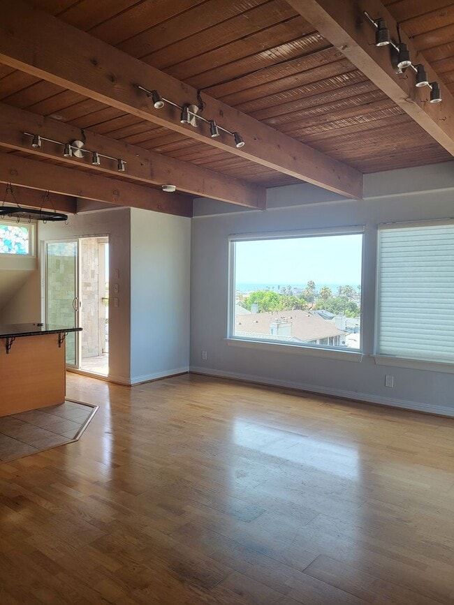 Building Photo - Luxury Home with Amazing Ocean Views