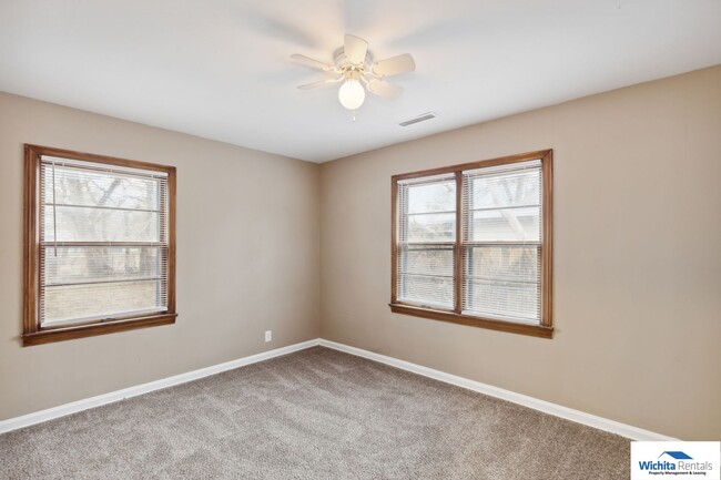 Building Photo - 2 bedroom 1 bath home