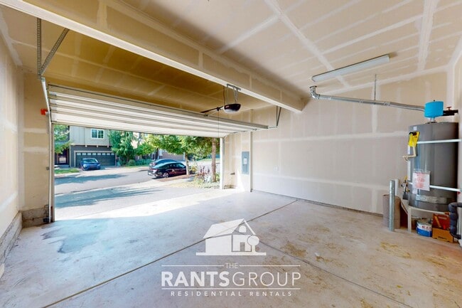 Building Photo - 5-Bedroom Home in Eagle Court with Easy I-...