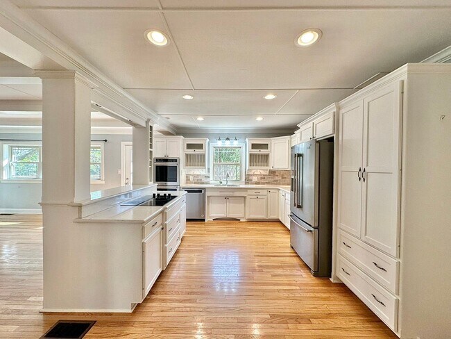 Building Photo - Spacious 4 Bedroom in the Heart of Tyler! Available Now!