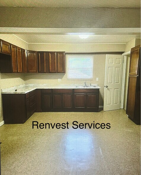 Building Photo - 1405 Benson Dr