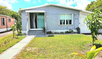 Building Photo - 3036 SW 51st St