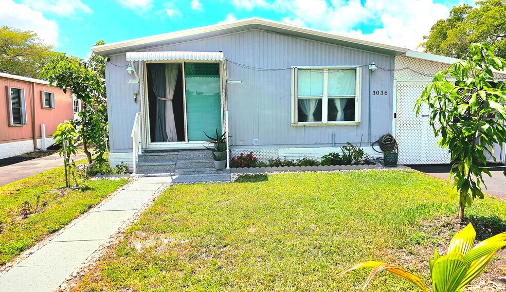 Primary Photo - 3036 SW 51st St
