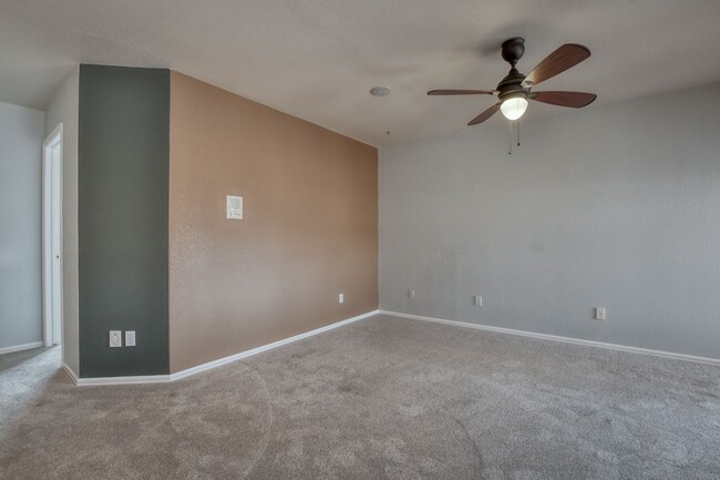 Building Photo - Spacious townhome in desirable Northgate c...