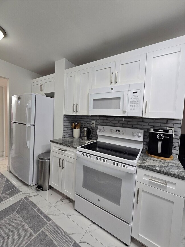 Building Photo - 3400 Blue Lake Dr