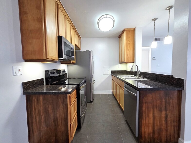 Kitchen. - 10982 Roebling Ave