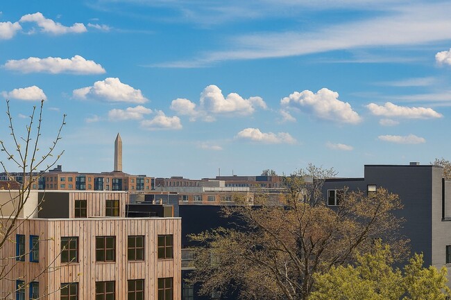 Building Photo - Spacious 5BR Townhome in Washington, DC
