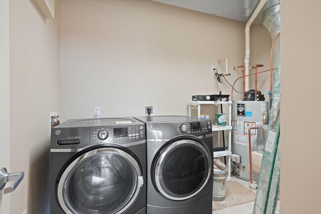 Building Photo - 141 Main St