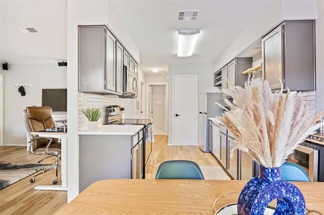 Building Photo - 5602 Woodrow Ave