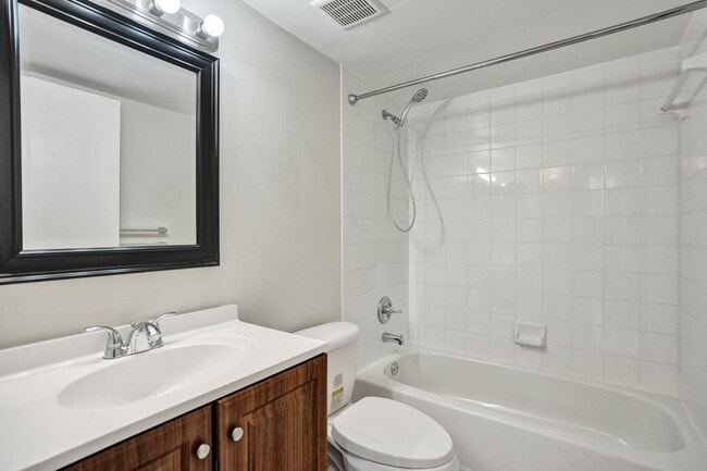 Building Photo - Updated 2 Bed, 2 Bath 1st Floor Condo with...