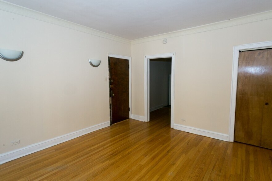 Building Photo - 4234 N Paulina