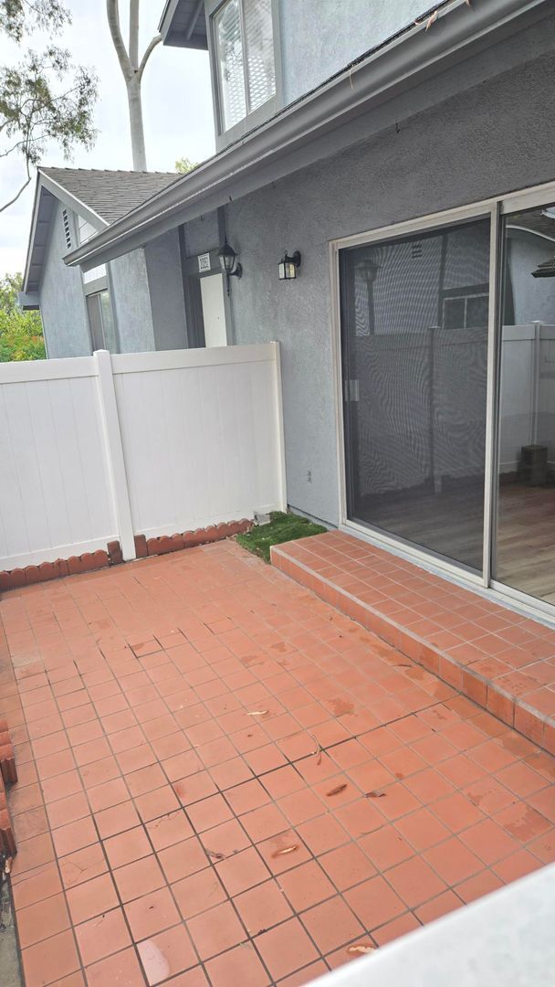 Building Photo - Yorba Linda 2 Bed Townhouse for Lease - Newly Remodeled