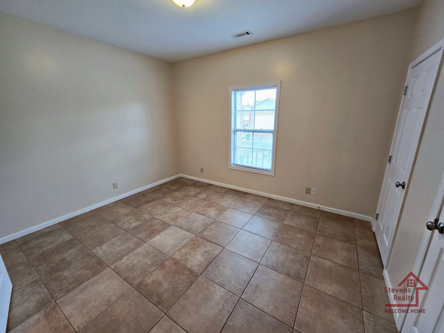 Building Photo - 1090 N Washington Ave