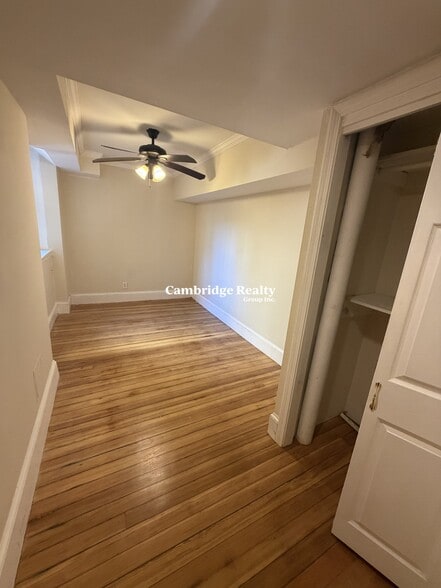 Building Photo - 5 Newport Rd