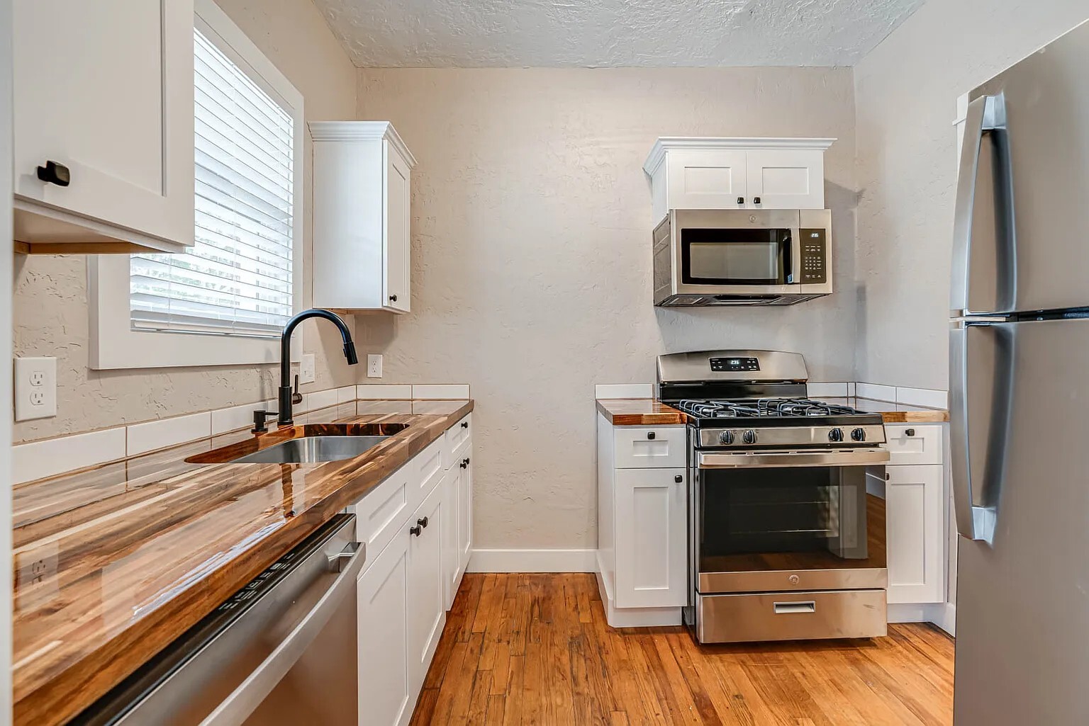 Kitchen - 316 W Cypress St