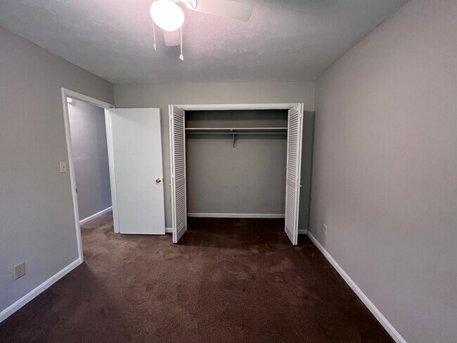 Building Photo - 2 bedroom Townhouse near 5 Points!