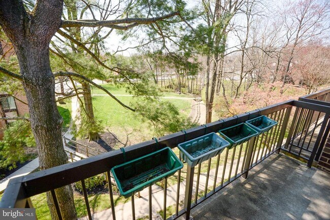 Building Photo - 9735 Kings Crown Ct