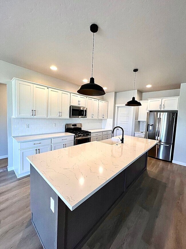Building Photo - 4 Bedroom 2 bath 3 Car Garage Single Level Meridian.