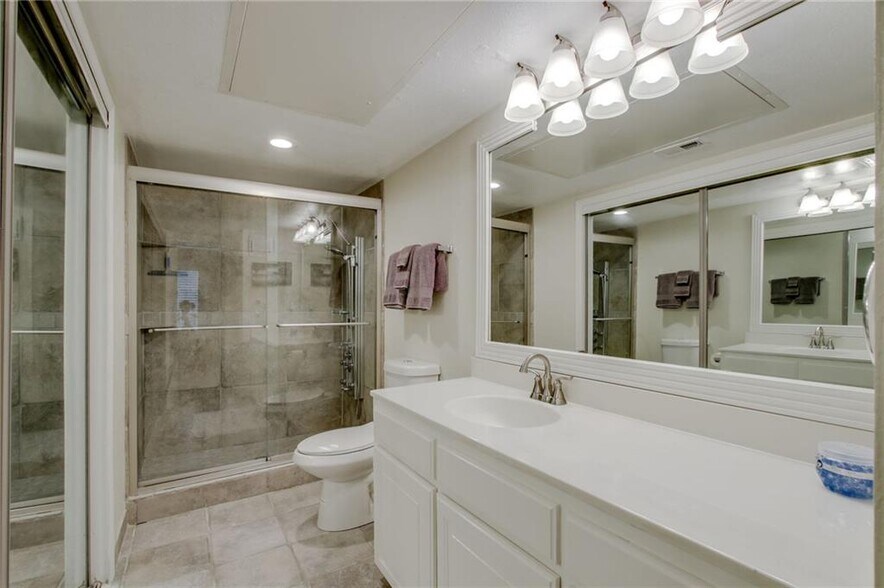 Shower panel glass walk-in shower - 631 Cimarron Trl