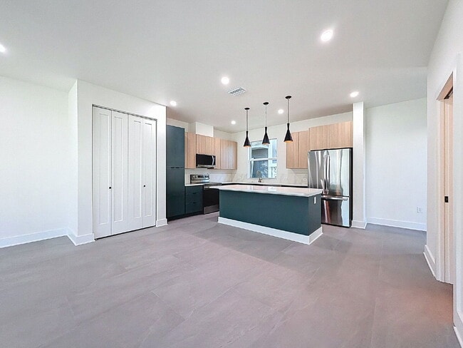 Building Photo - 340 14th St N