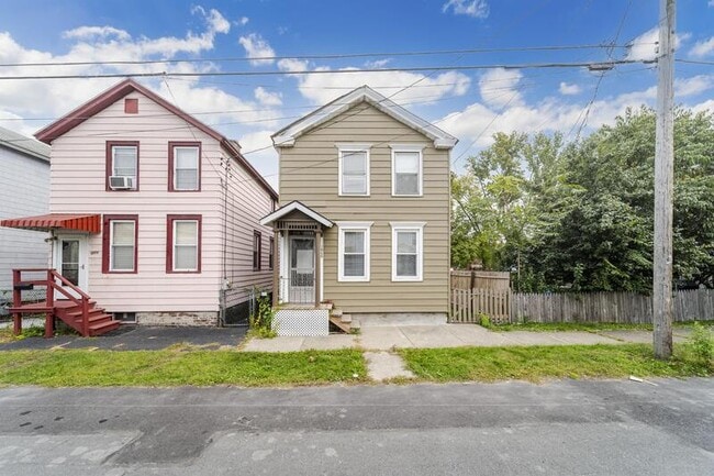 Building Photo - 1606 5th Ave