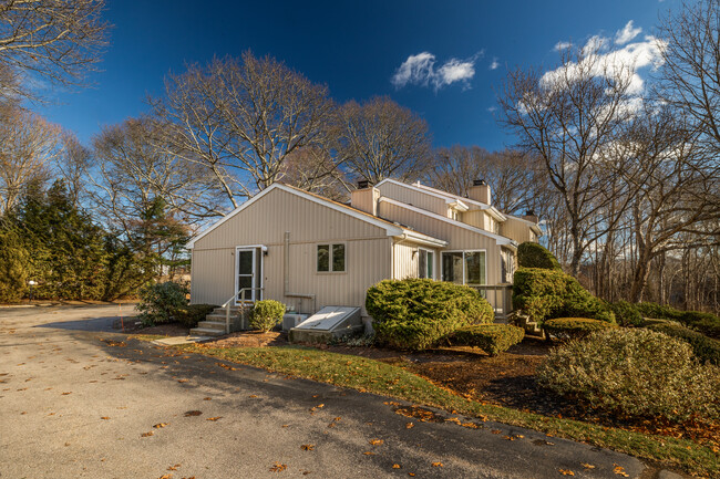 Building Photo - 335 S Pier Rd