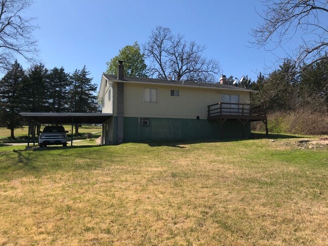 Building Photo - 3 Bedroom 2.5 Bath Home in the country!