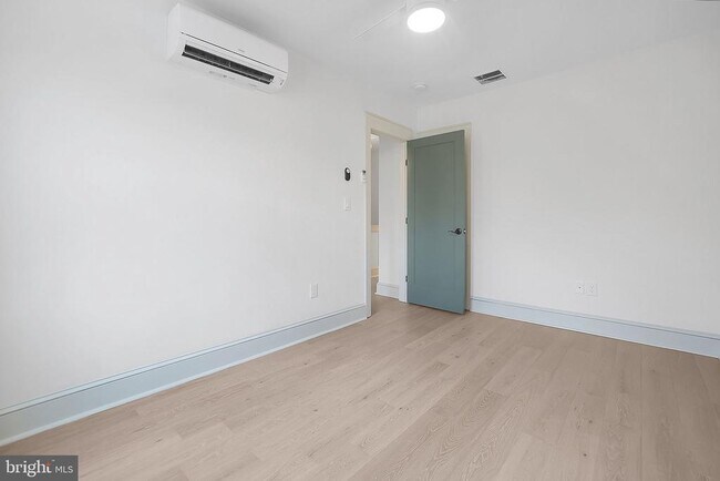 Building Photo - 837 Decatur St NW