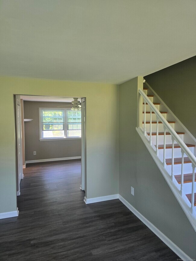 Building Photo - 17 Old Farms Ln