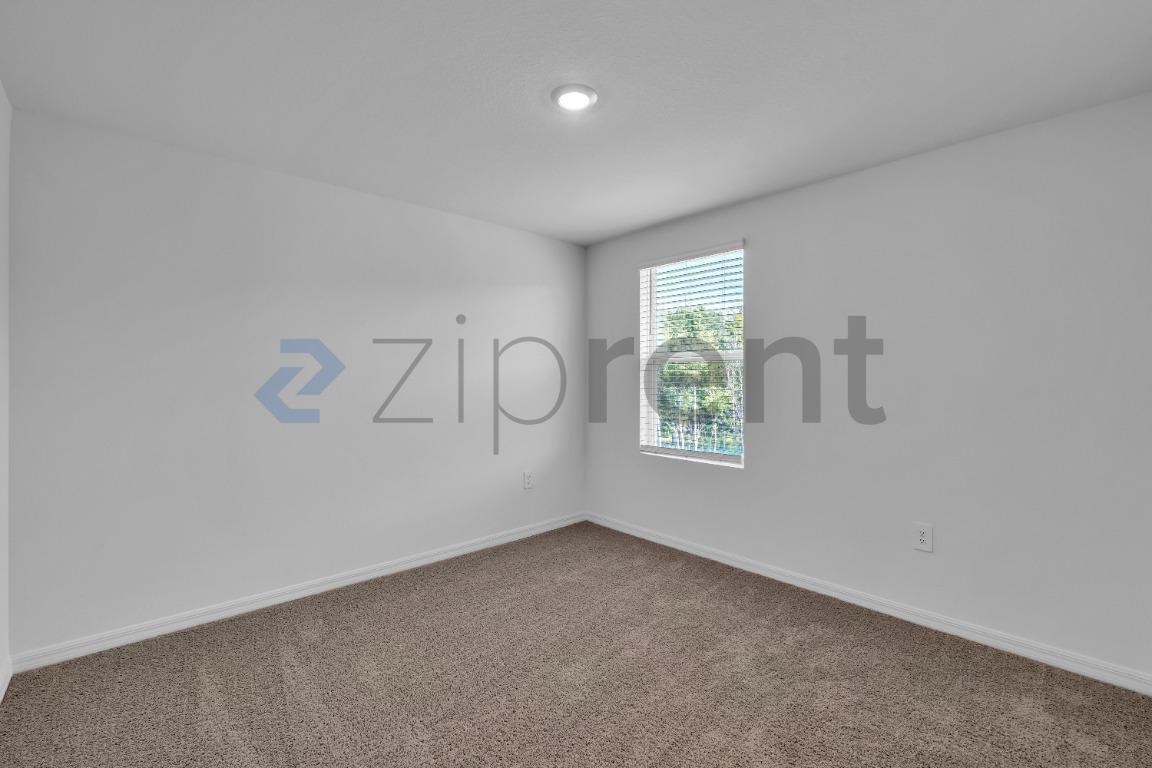 Building Photo - Unit