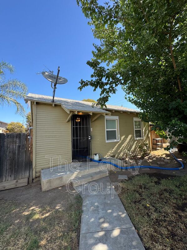 Primary Photo - 449 1/2 W Maple Avenue