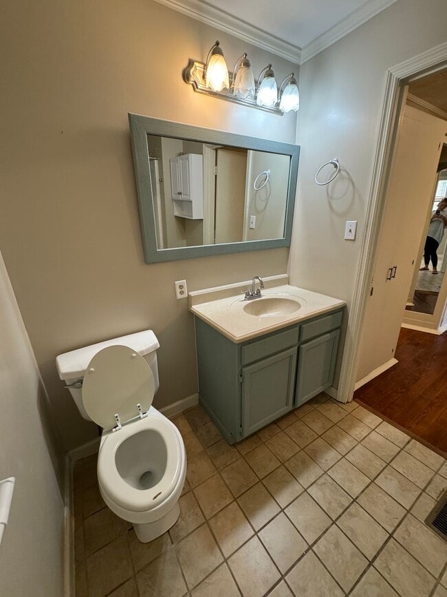 Building Photo - Large Historical 3/2 House in Summerville-$1,595