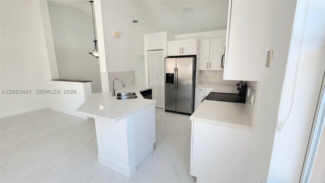 Building Photo - 924 Falling Water Rd