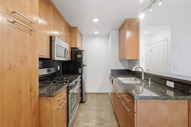Building Photo - 1554 N Hobart Blvd