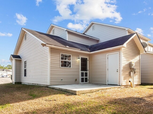 Building Photo - Welcome to Marsh Oaks!