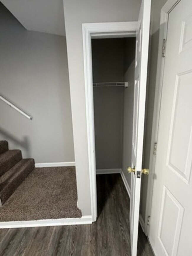 Building Photo - 175 S Killarney Ln