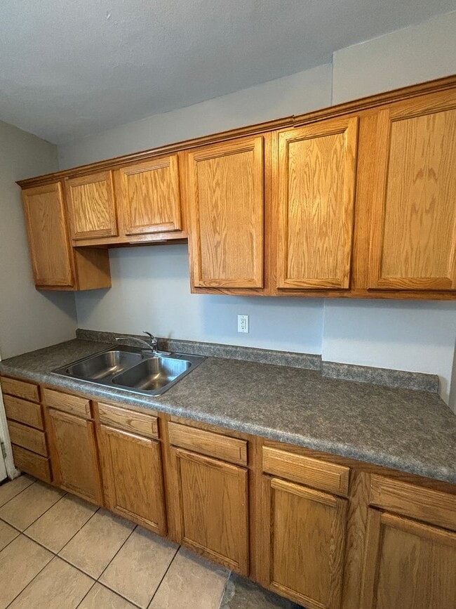 Building Photo - 2 Bedroom townhouse for rent in Waterloo!