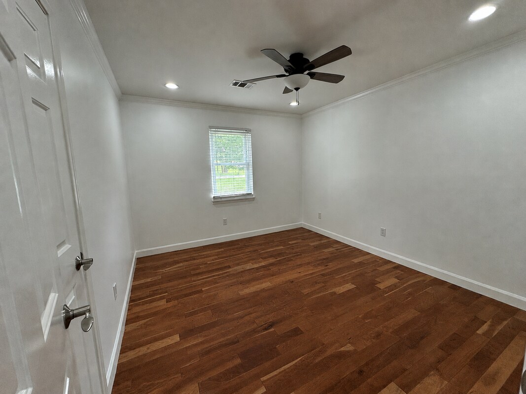 Building Photo - 3305 Newcastle Way SW