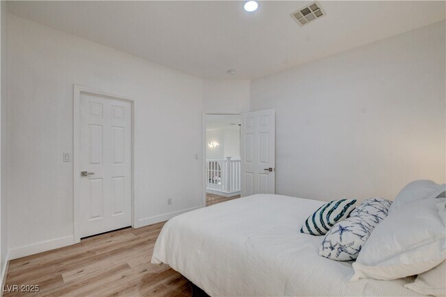 Building Photo - 871 Rainbolt Ln