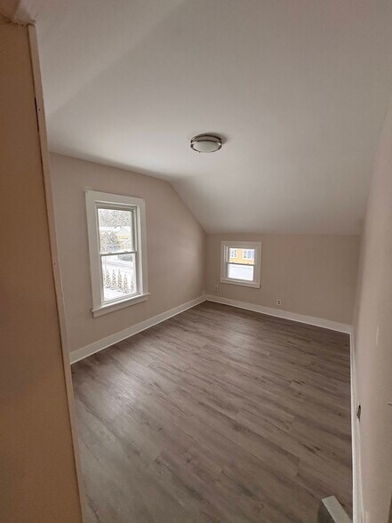 Building Photo - 66 Sea View Ave